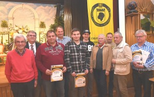 Verdiente und altgediente Motorsportler des AMC Coburg im ADAC (v.li.): Friedrich Kaintzel, Jochen Bischoff, Dieter Strunz, Hans-Joachim Autsch, Fabian und Christoph Strunz, Hannelore Endres-Ultsch, Martin Pietschmann, Norbert Wolf und Bernd Rudolf Fritz